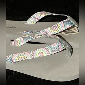 Vera Bradley Webbing Strap Flip Flops Medium  7-8 NWT Gray